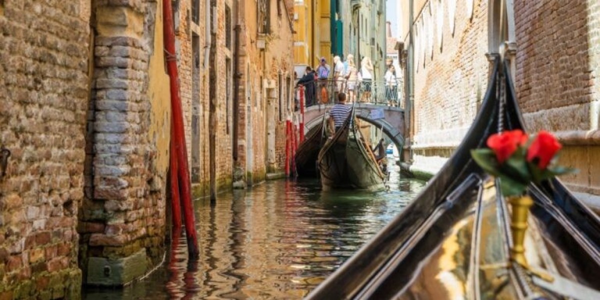Luxury Venice Gondola Tours: Indulging in the Best